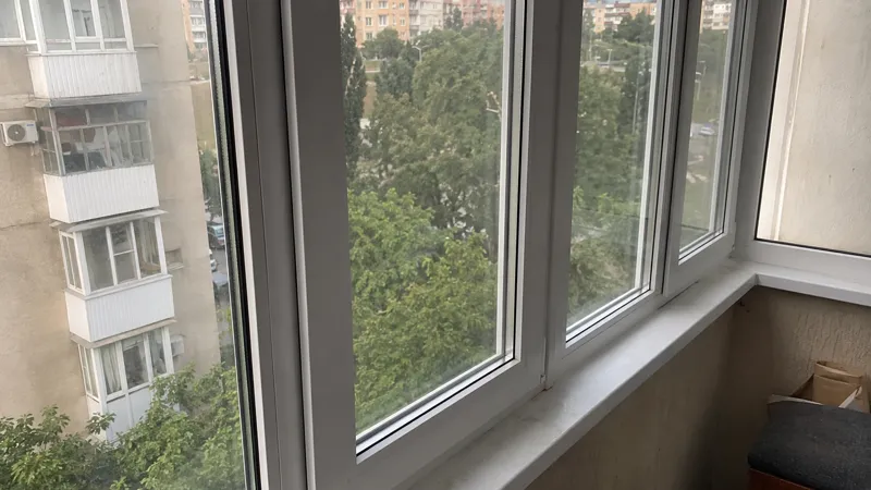 ПВХ-остекление балкона в Кирове