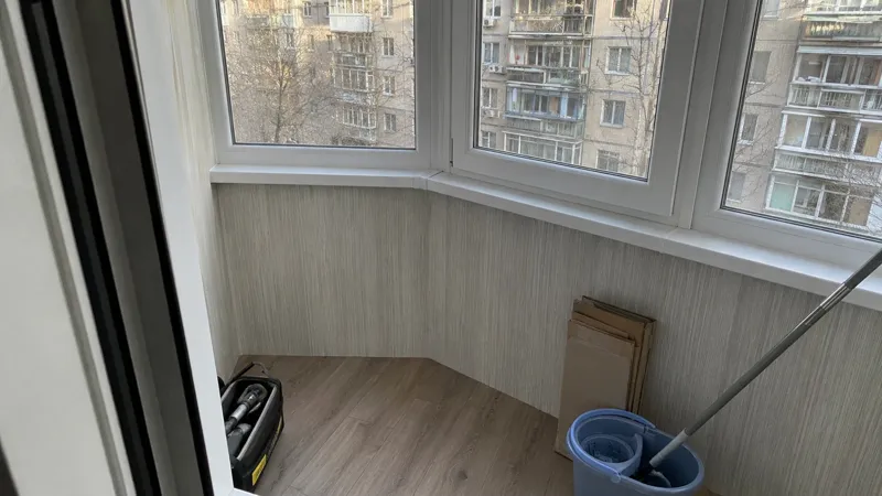 Эркерный балкон отделка